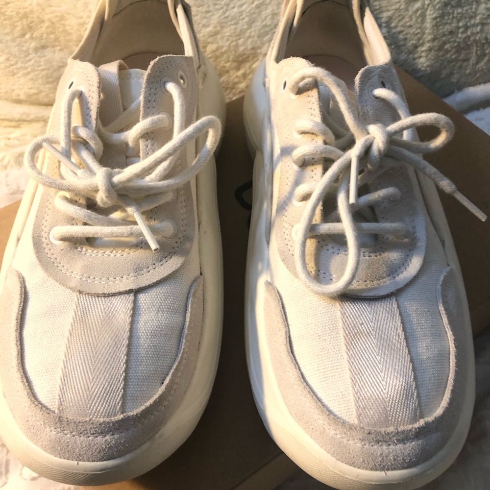 ⭐️UGG LA Cloud Low Size 9.5⭐️